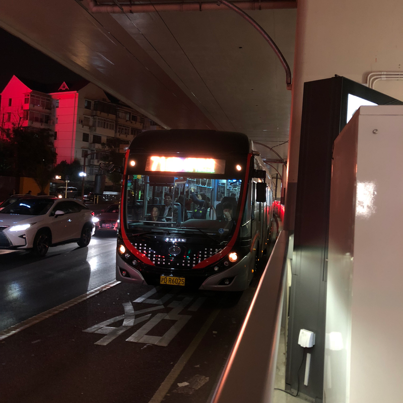 Illustration for article titled Shanghai's new trolley bus system